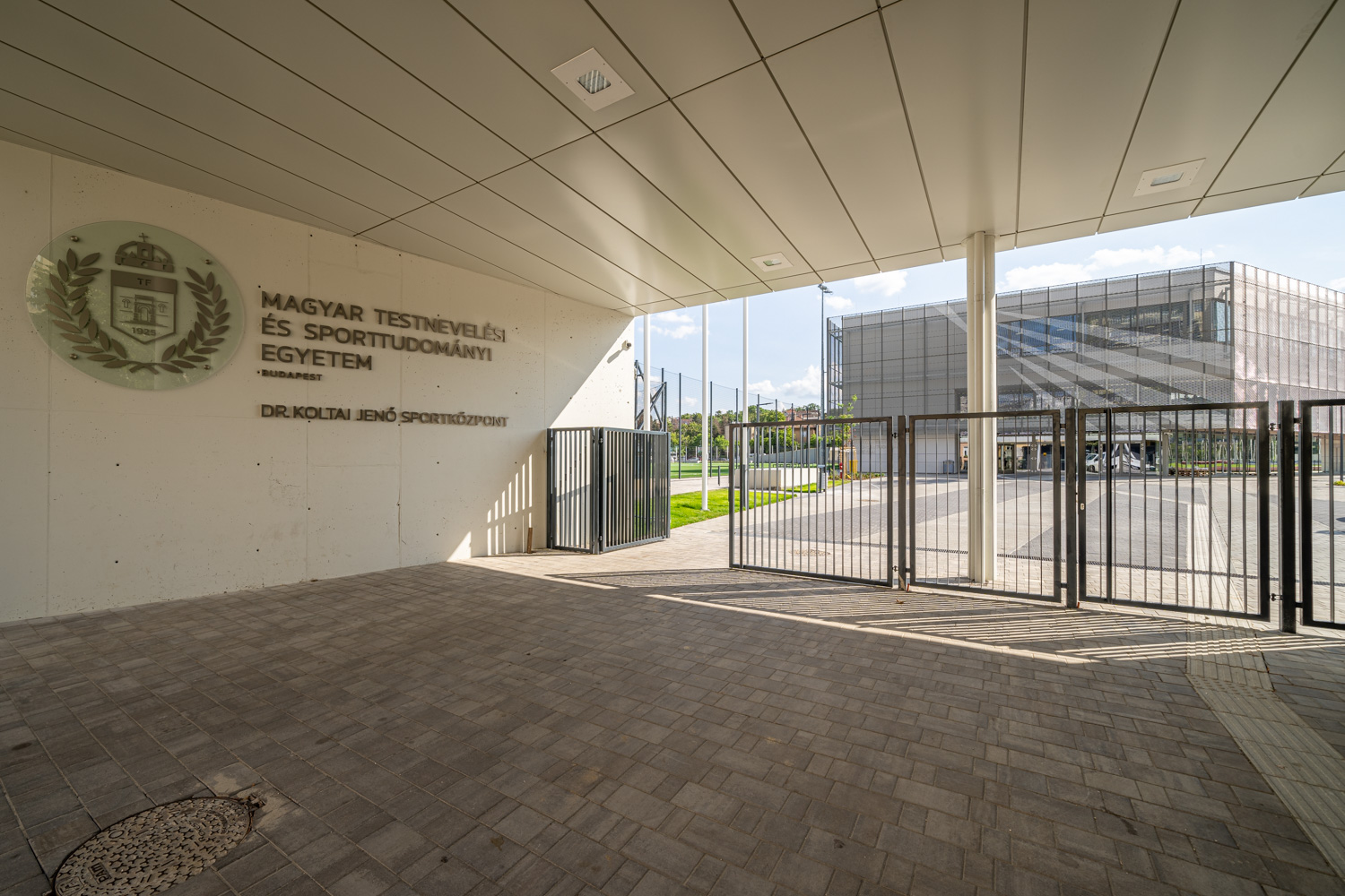 UNIVERSITY OF PHYSICAL EDUCATION - Csőrsz street block
